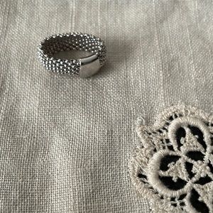 Beautiful 14kt white gold ring.